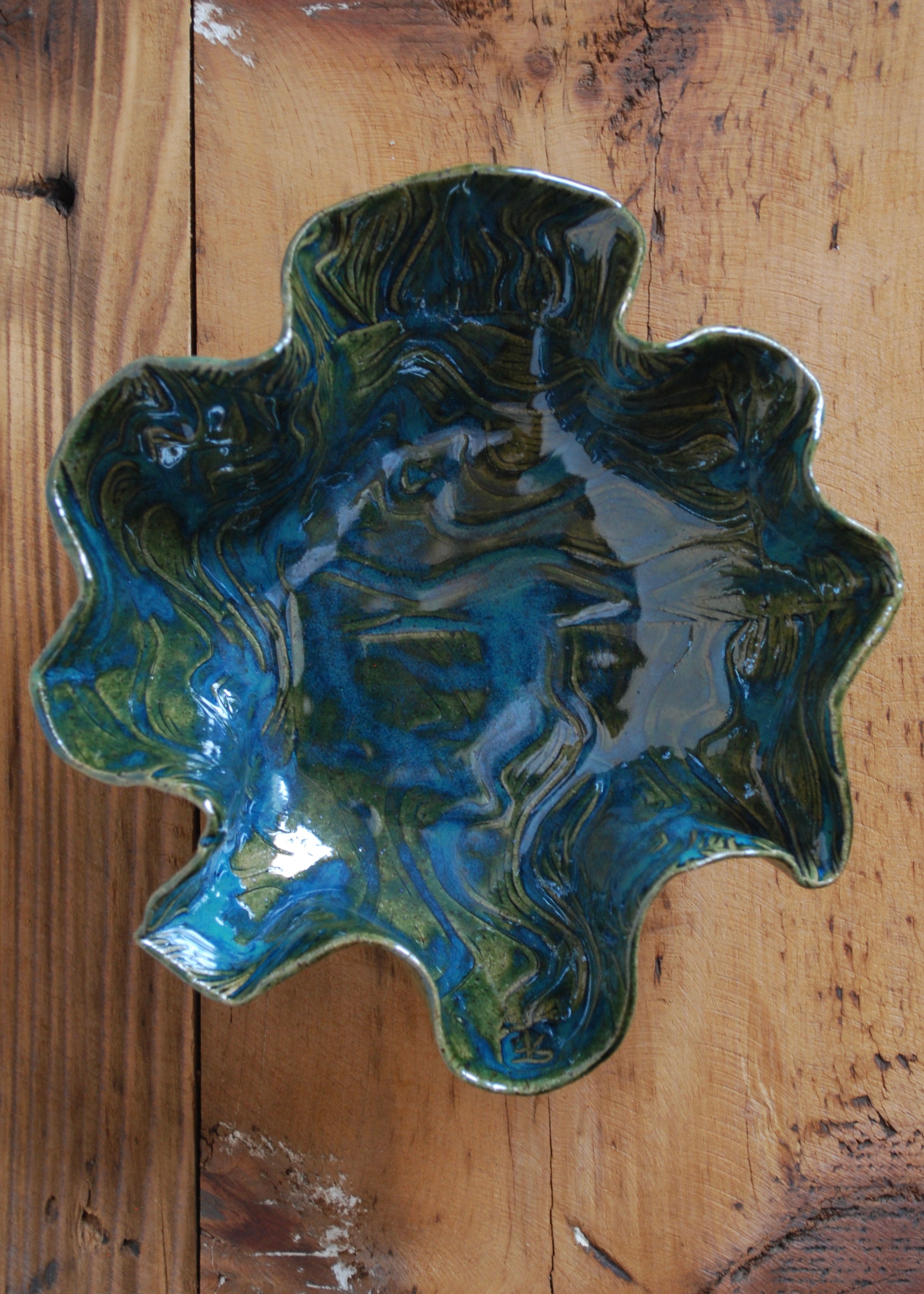 Carved Wavy Bowl