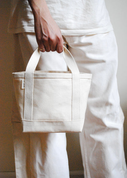 Pequeño Canvas Tote Bag